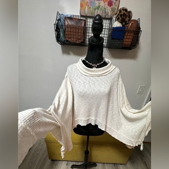 Free People We the Free Oversized Cropped Thermal in White size Medium - Picture 2 of 12